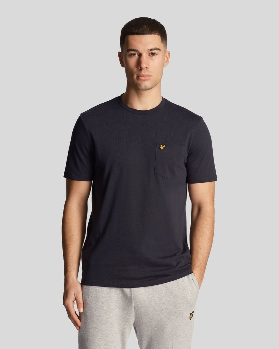 Klassisches Dunkelblaues T-Shirt mit Tasche