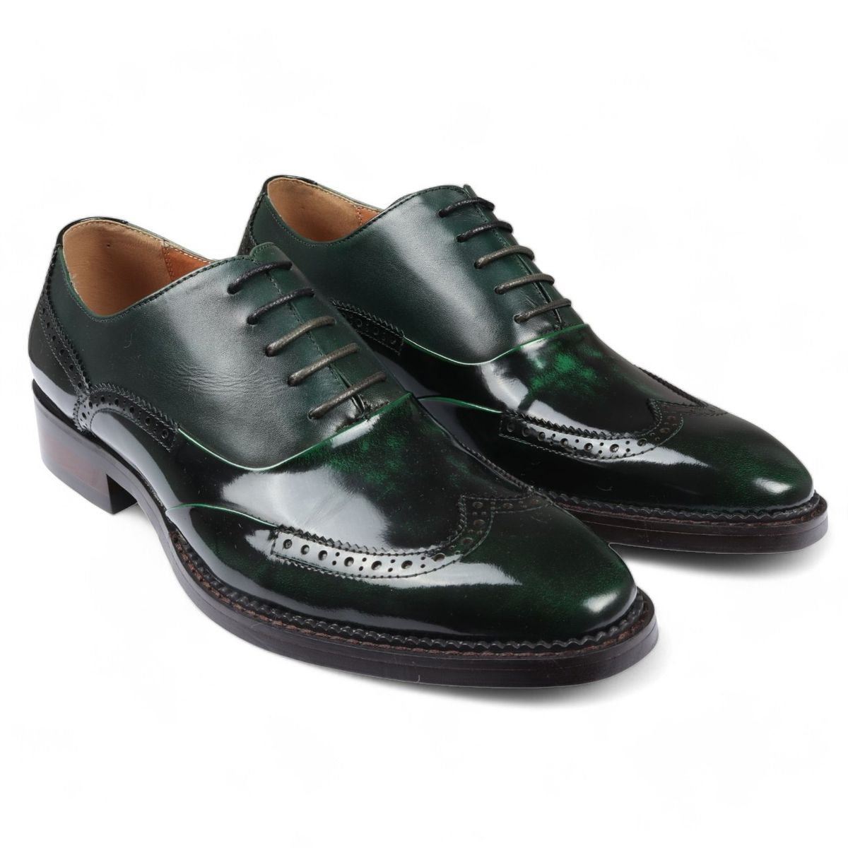 Elegante Lackleder Wingtip Brogues