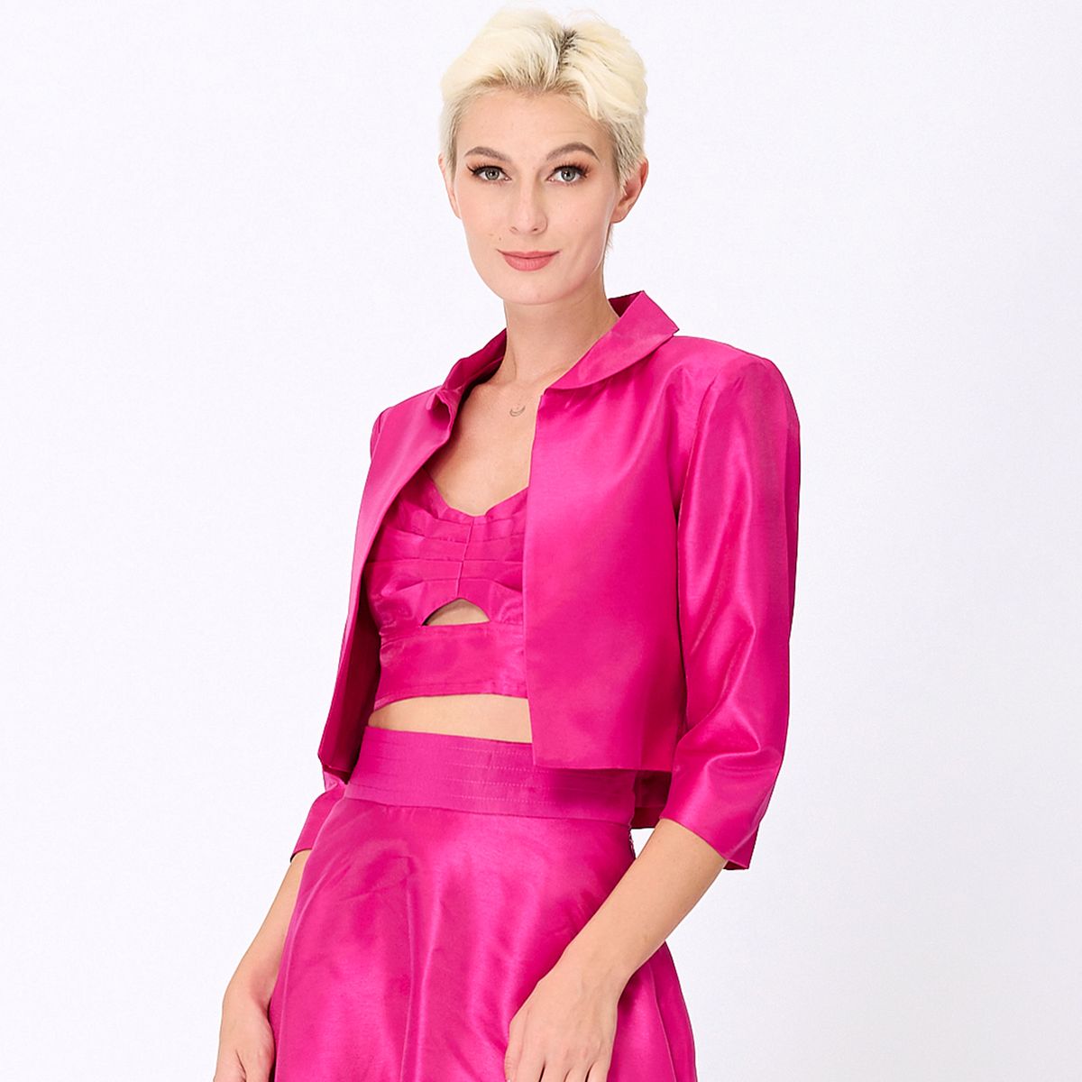 Kurze Bolero-Jacke mit Kragen