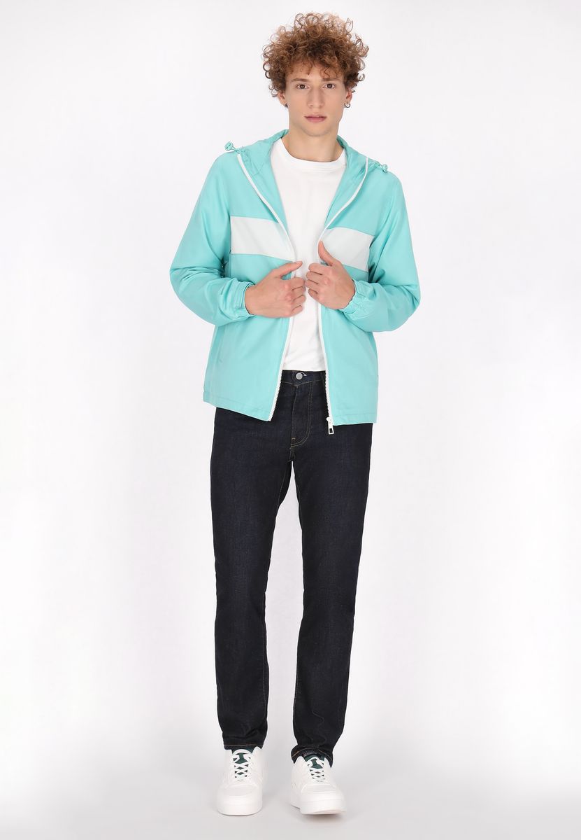 Leichte Windjacke mit Kapuze