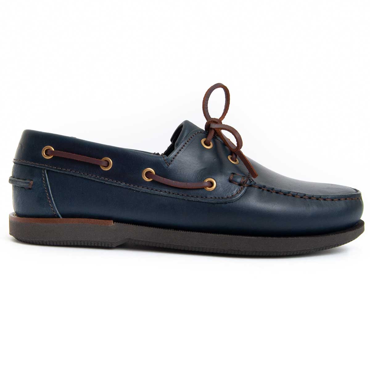 Blaue Segelschuhe aus Leder mit Schnürsenkeln
