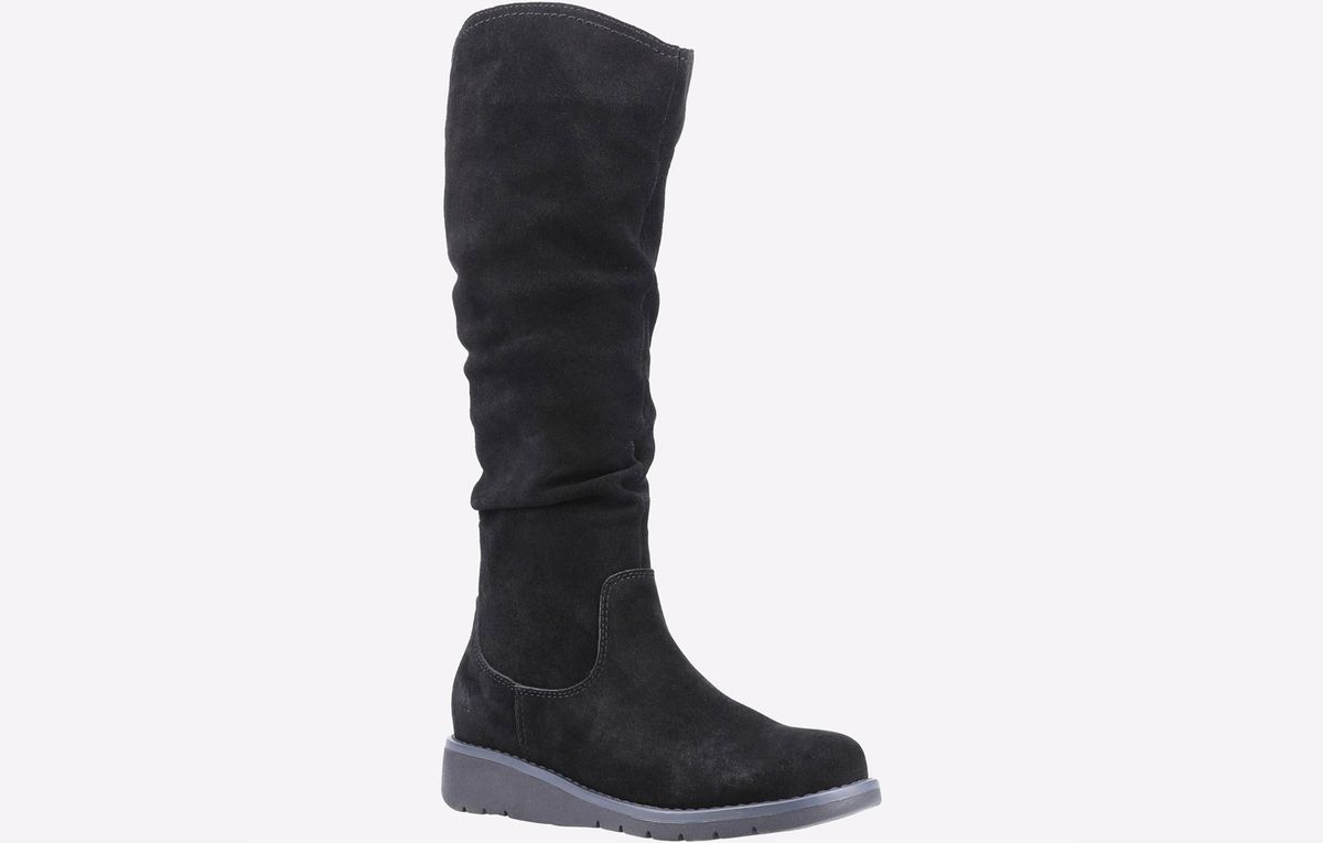 Slouchige Wildlederstiefel mit Keilabsatz