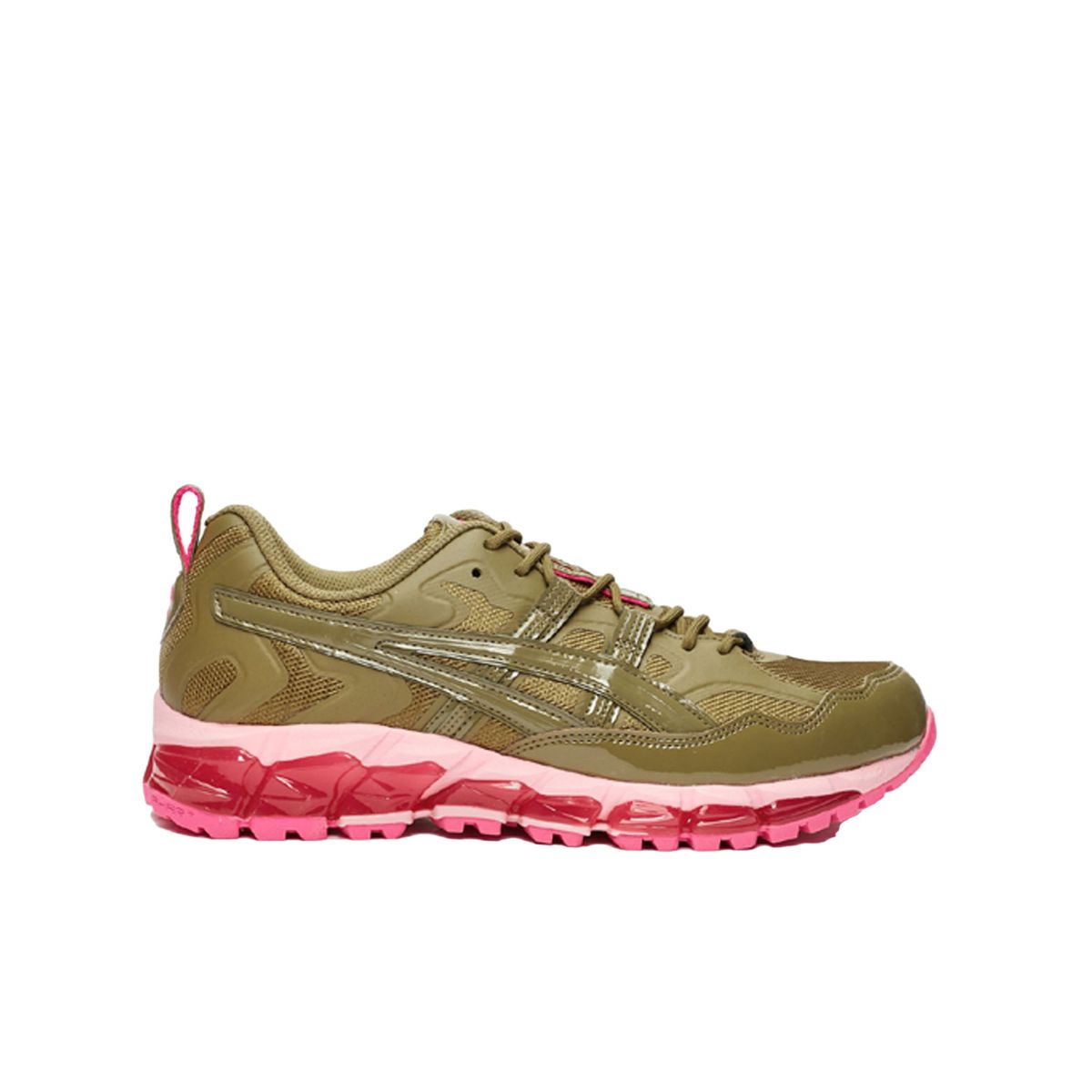 Olivgrüner sportlicher Laufschuh