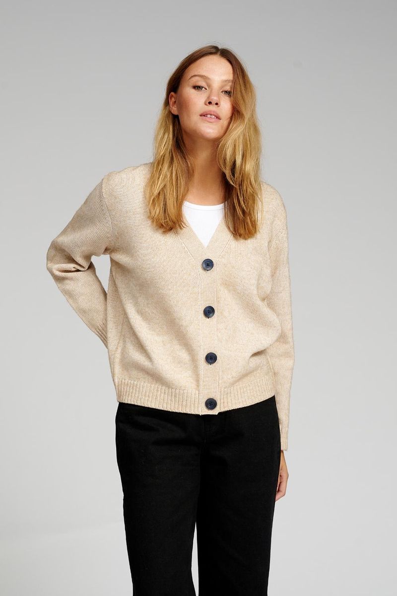 Klassische Strickjacke mit Knopfleiste