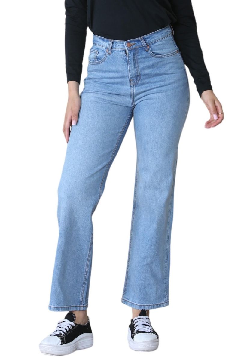Hellblaue, hochtaillierte Jeans mit weitem Bein