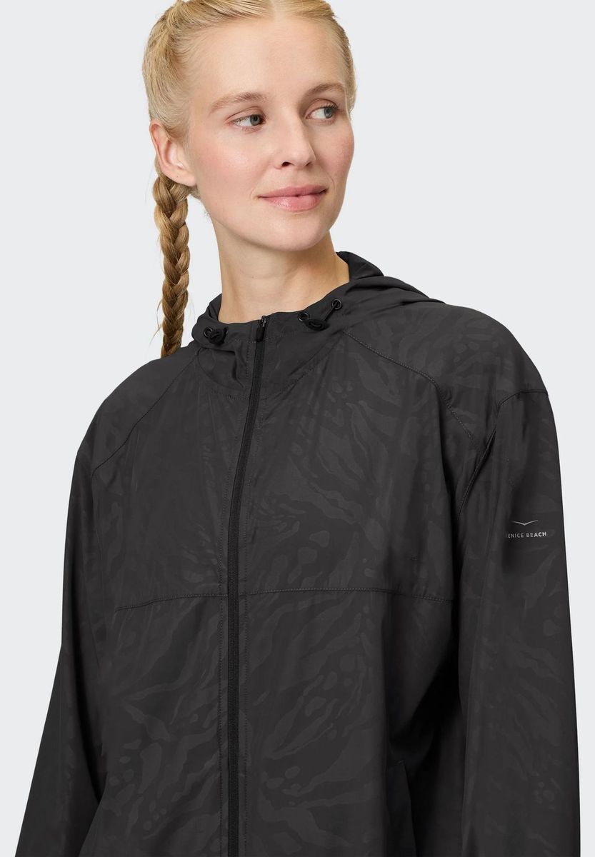 Schwarze aktive Trainingsjacke mit Kapuze