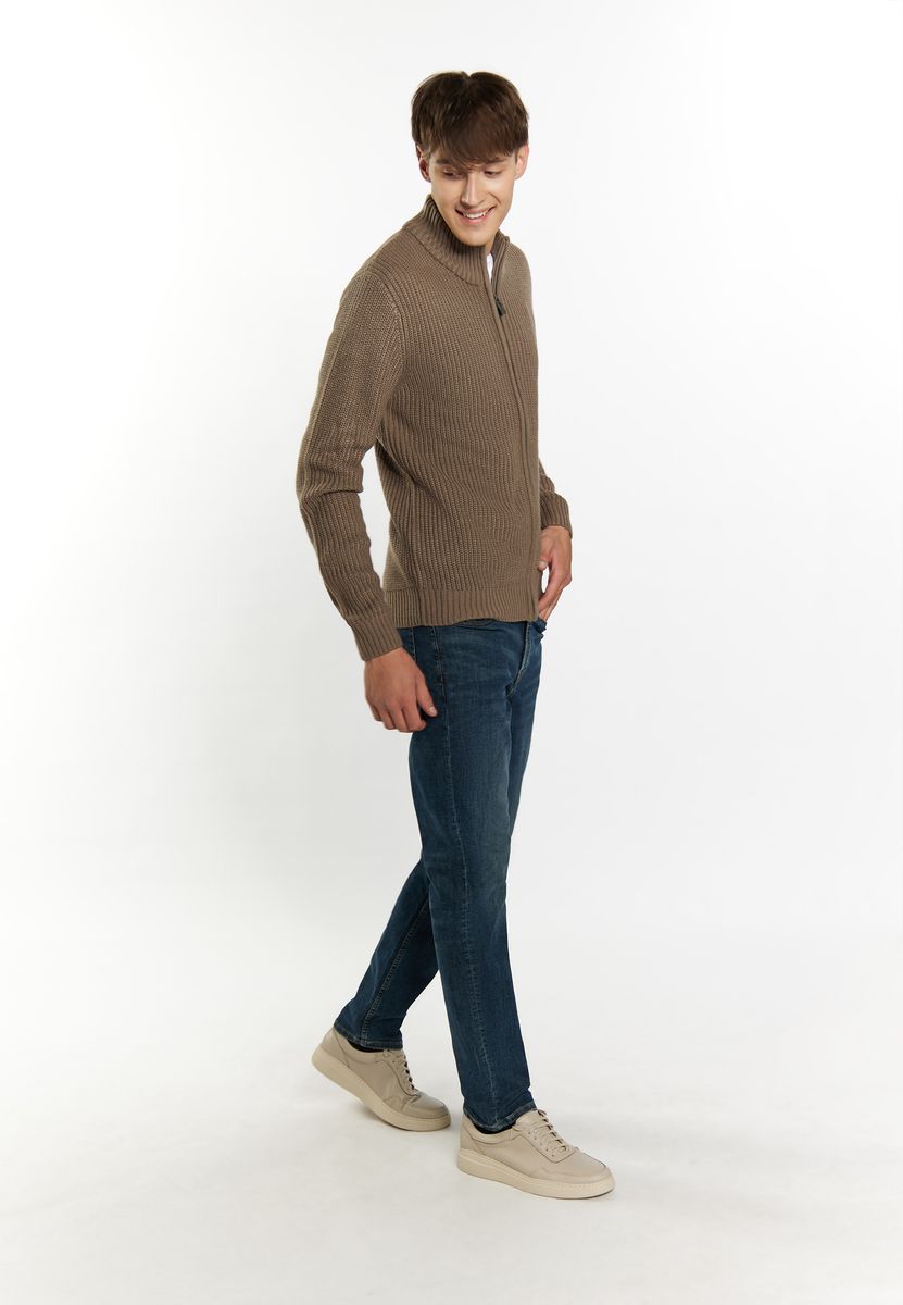 Eng geschnittene Rippstrickjacke mit Reißverschluss