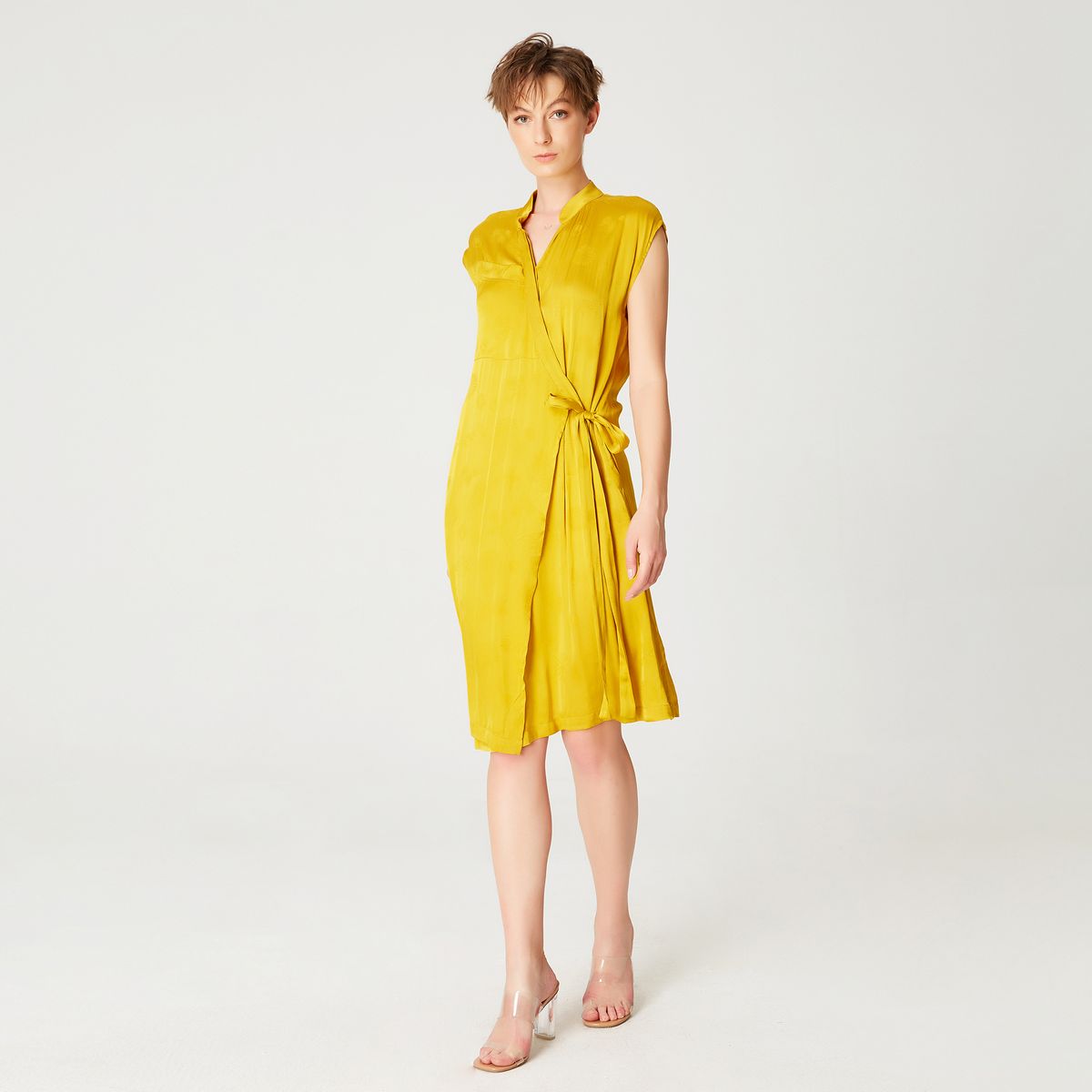 Minimalistisches Jacquard-Wickelkleid
