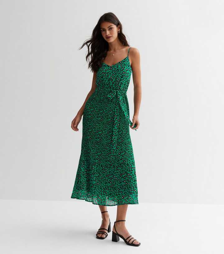 Grünes Midikleid mit Leopardenmuster
