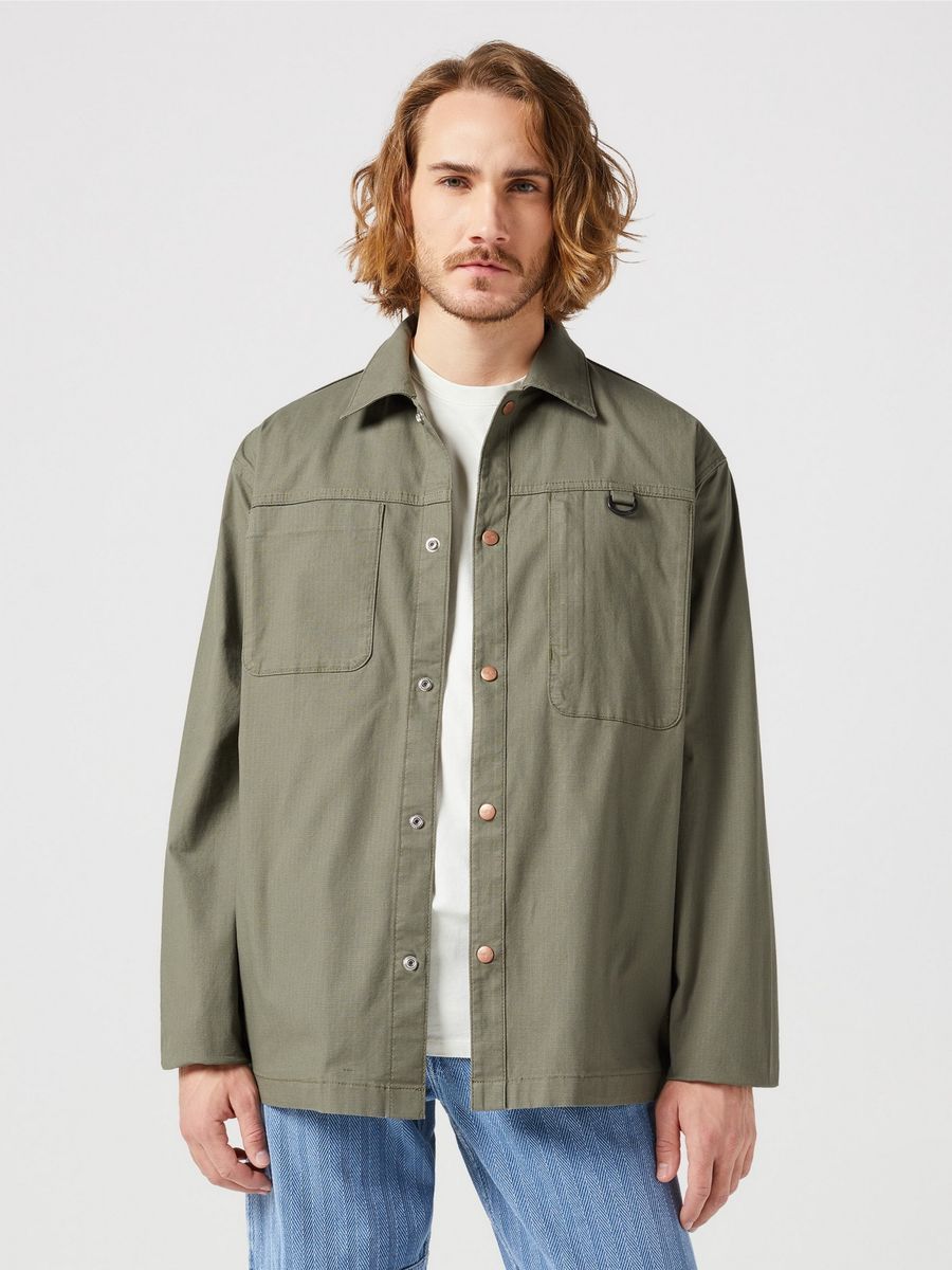 Olivgrünes, zugeknöpftes Workwear-Hemd