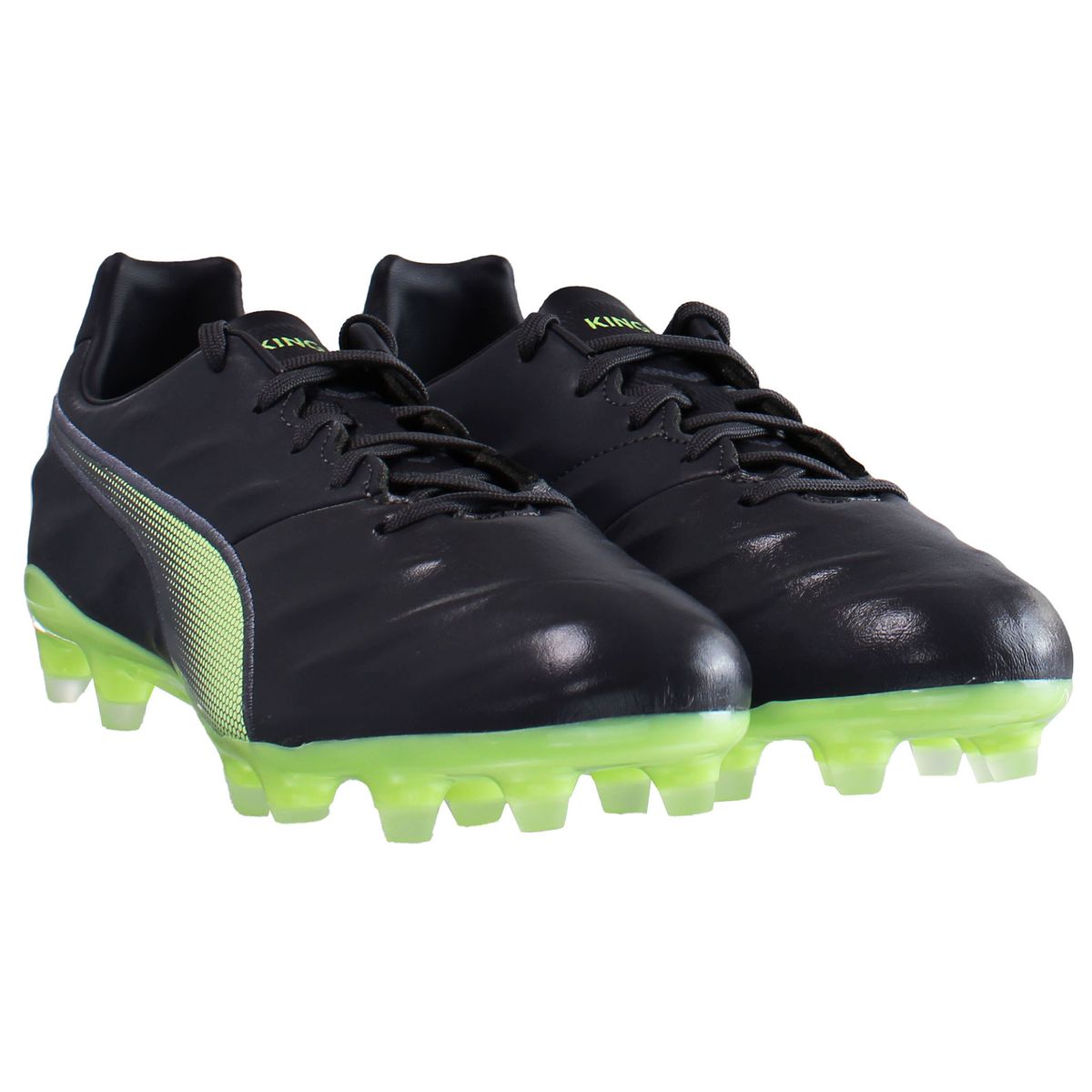 Professionelle Fußballschuhe für festen Rasen