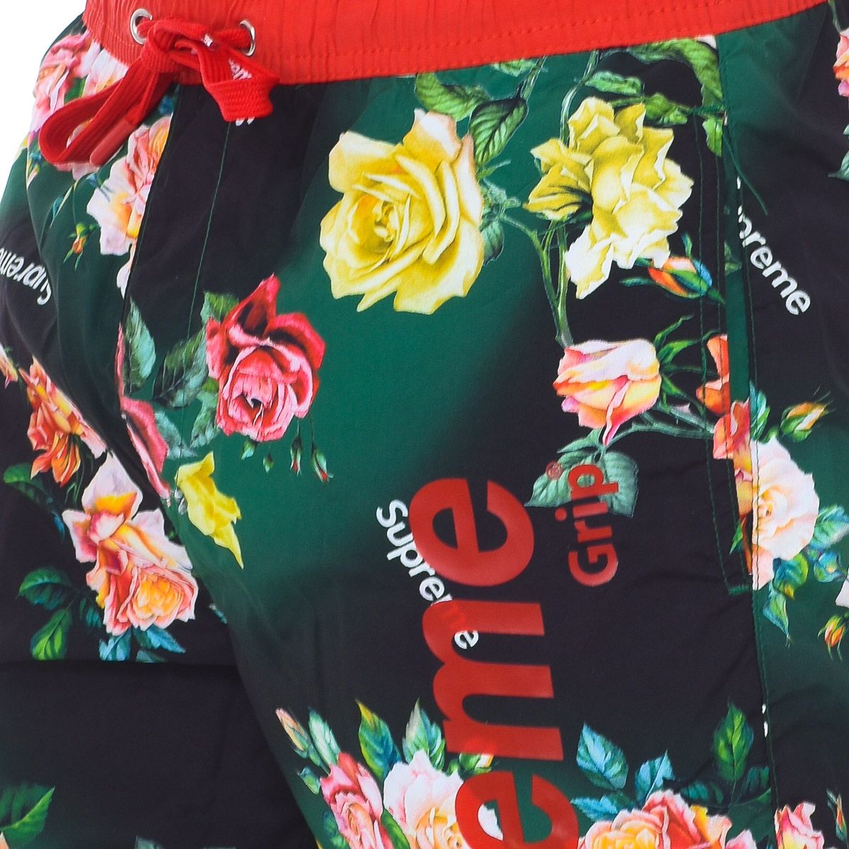 Badeshorts mit floralem Muster