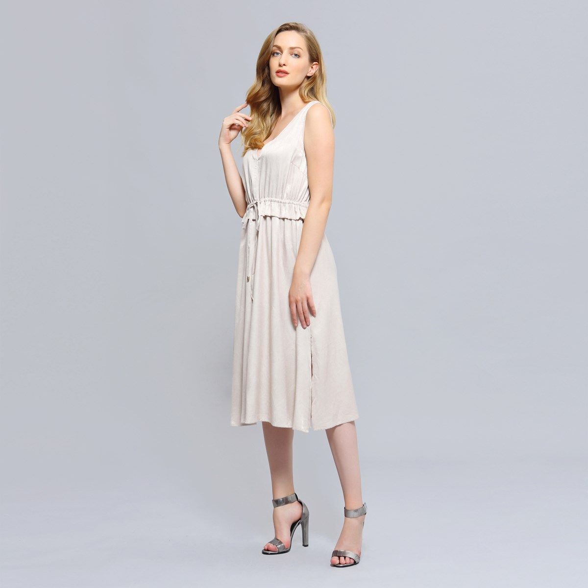 Minimalistisches Midikleid mit V-Ausschnitt