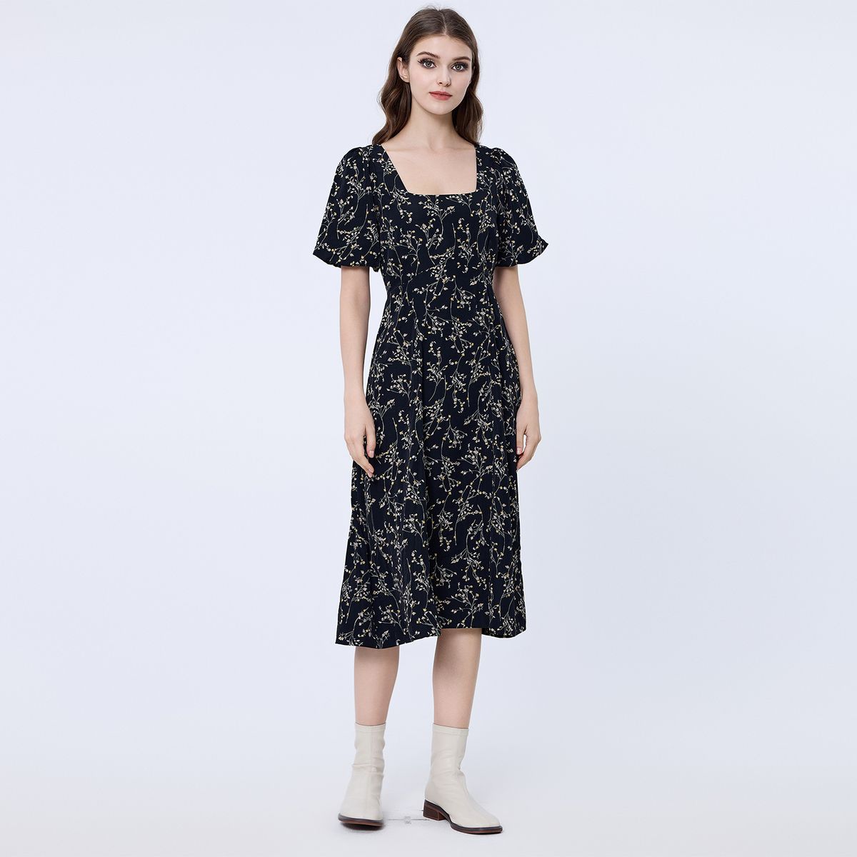 Geblümtes Midikleid mit eckigem Ausschnitt