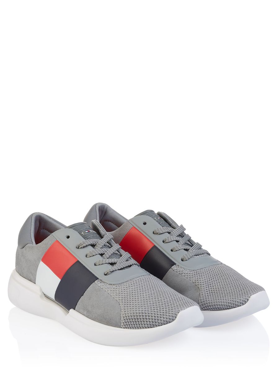 Mesh-Sneaker mit dreifarbigem Streifen