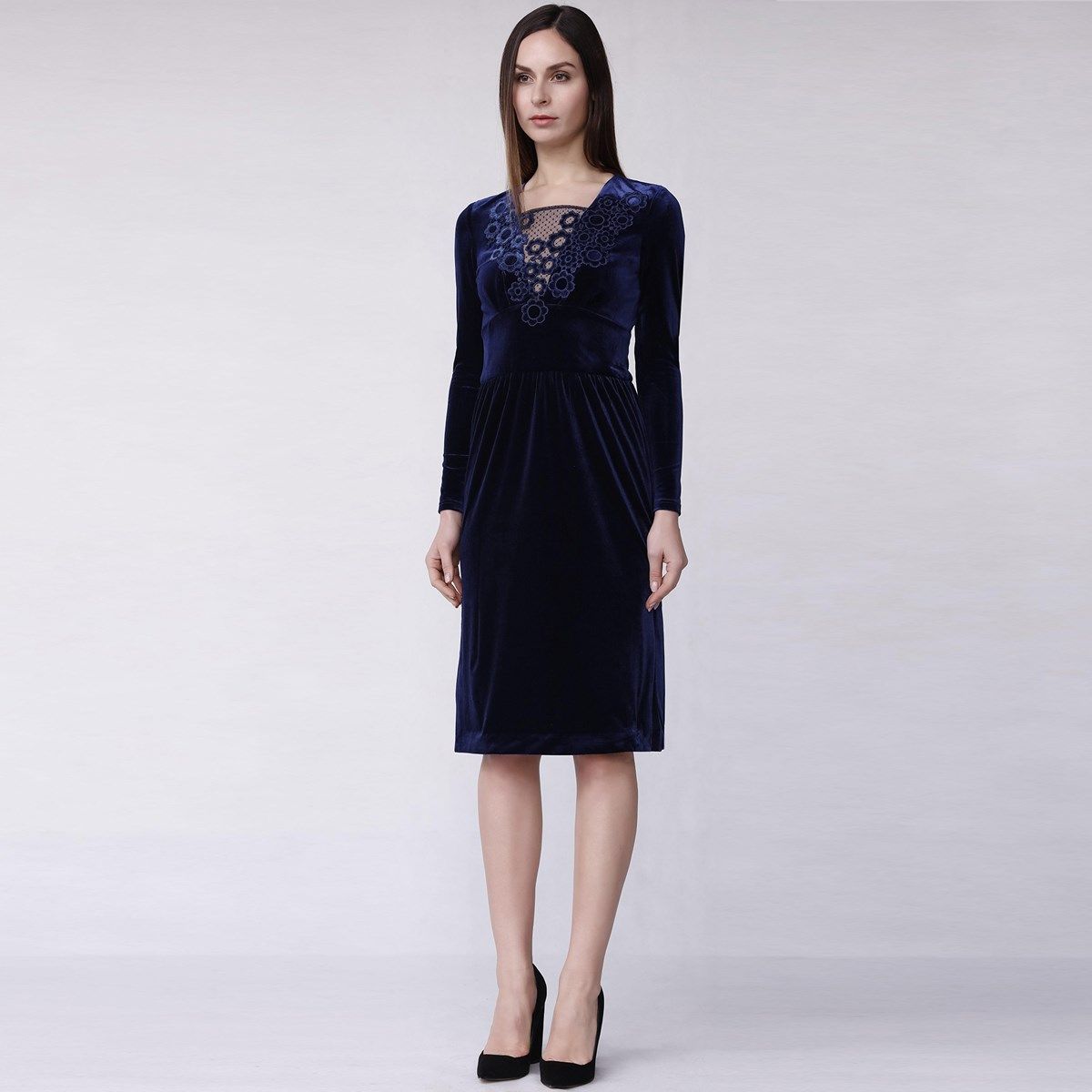 Elegantes Samt-Midikleid mit Spitze