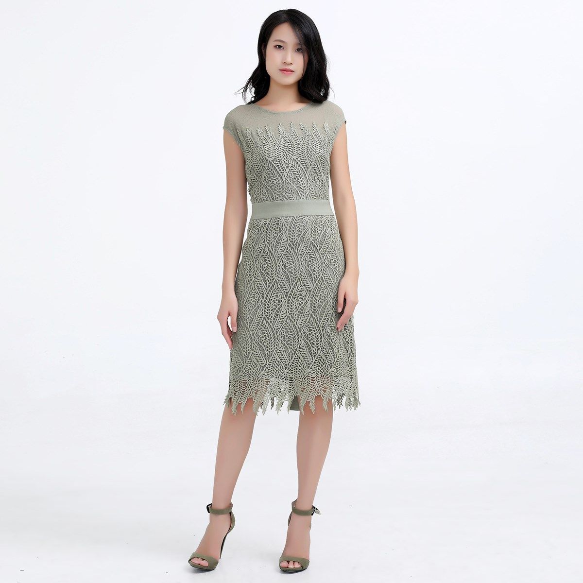 Elegantes Midi-Kleid aus Spitze mit Tüll