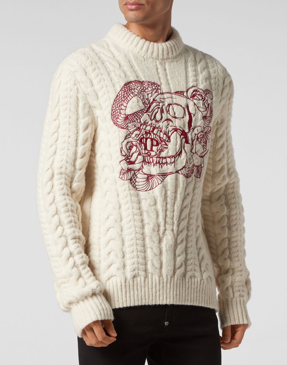 Zopfmuster-Pullover mit Schädel-Grafik