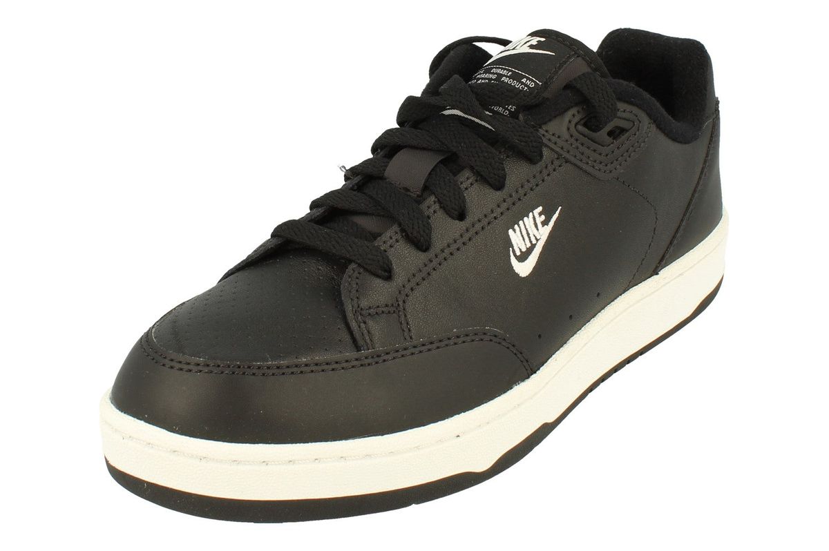 Court-inspirierter Low-Profile-Sneaker