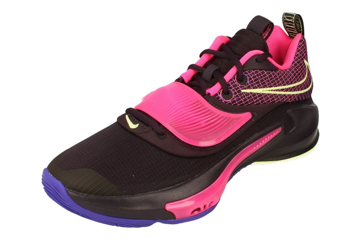 Zoom Freak 3 Basketballschuh