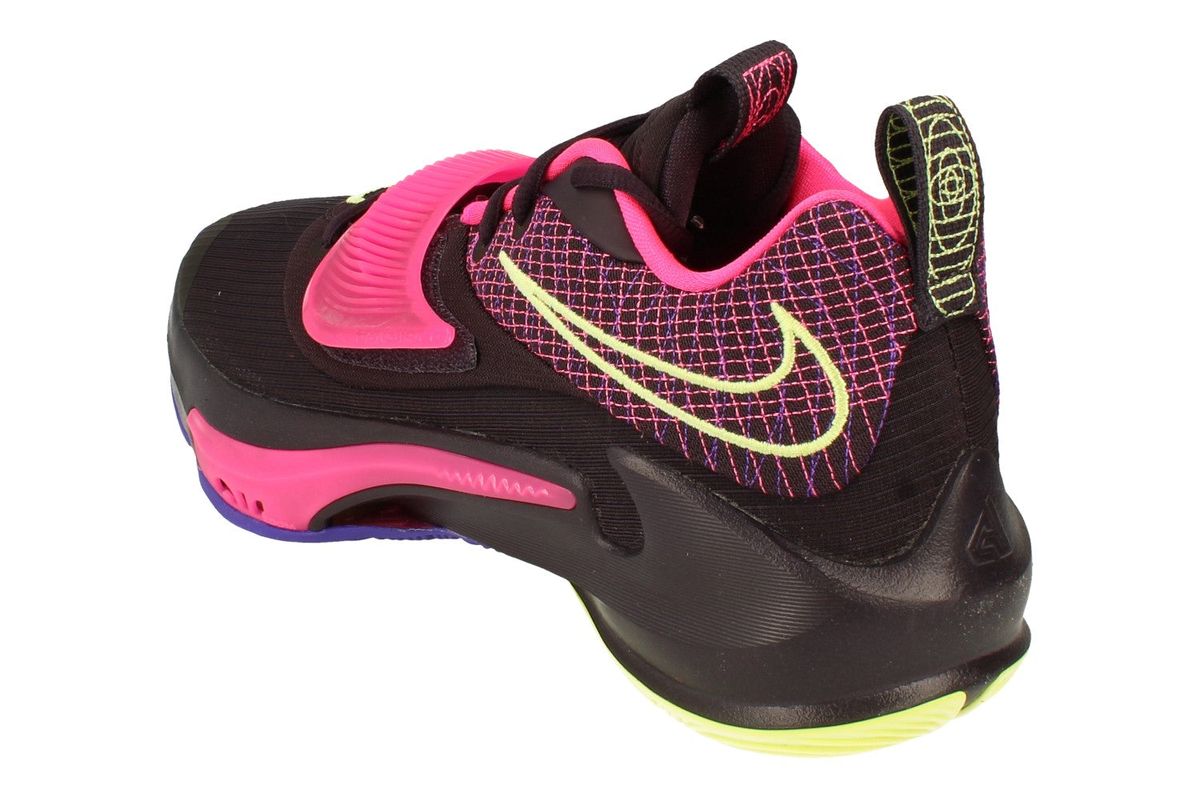 Zoom Freak 3 Basketballschuhe