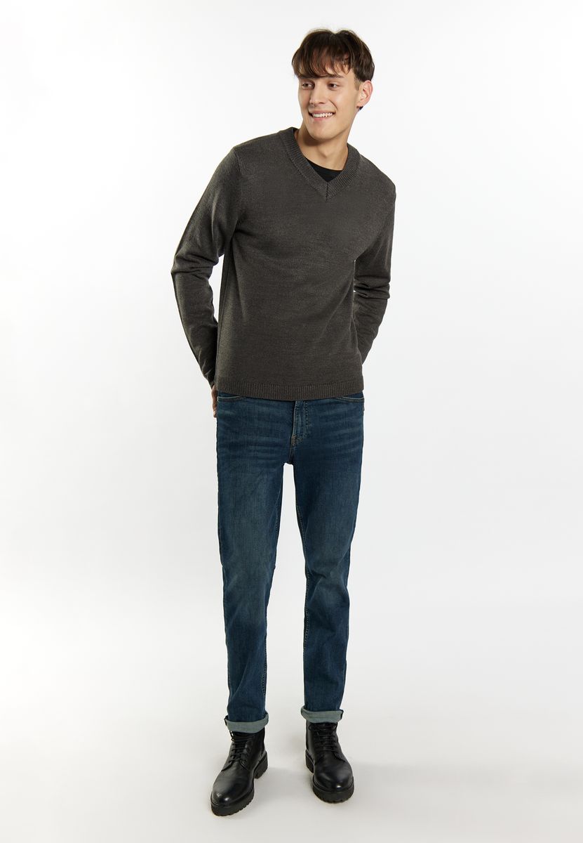 Klassischer Pullover mit V-Ausschnitt