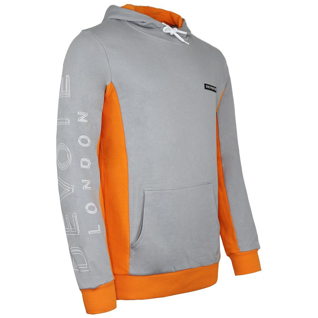 Kapuzenpullover mit Kontrasteinsätzen und Ärmelgrafik