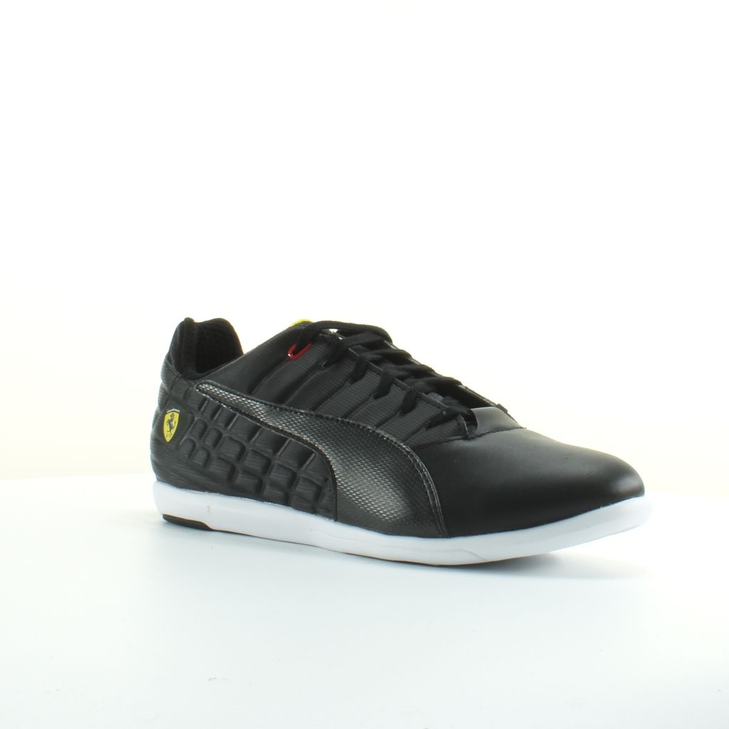 Vom Motorsport inspirierte flache Sneaker