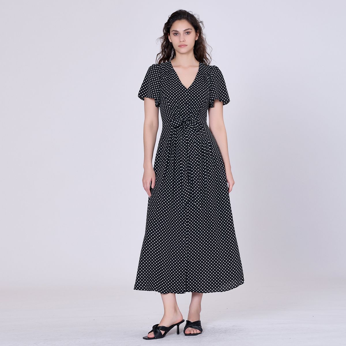 Ausgestelltes Hemdkleid mit Tupfen