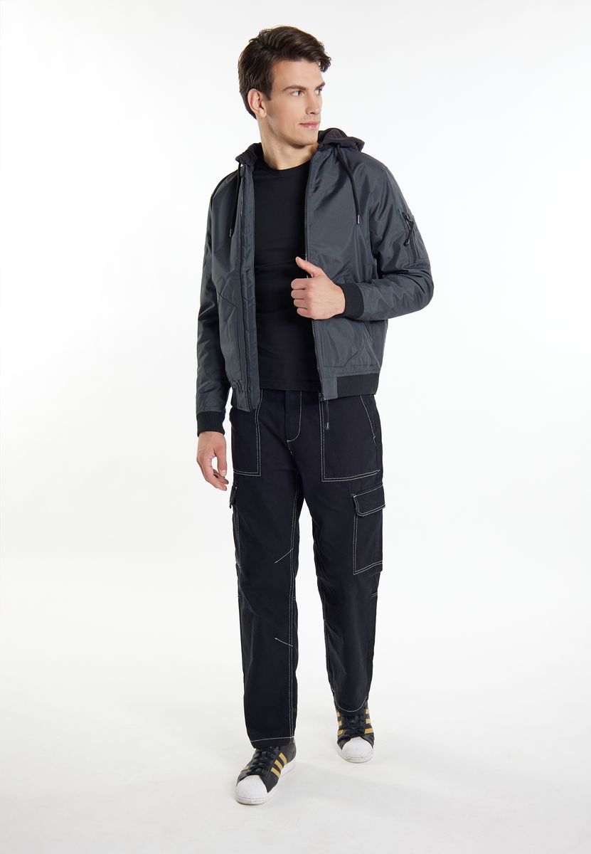 Wattierte Bomberjacke mit Kapuze