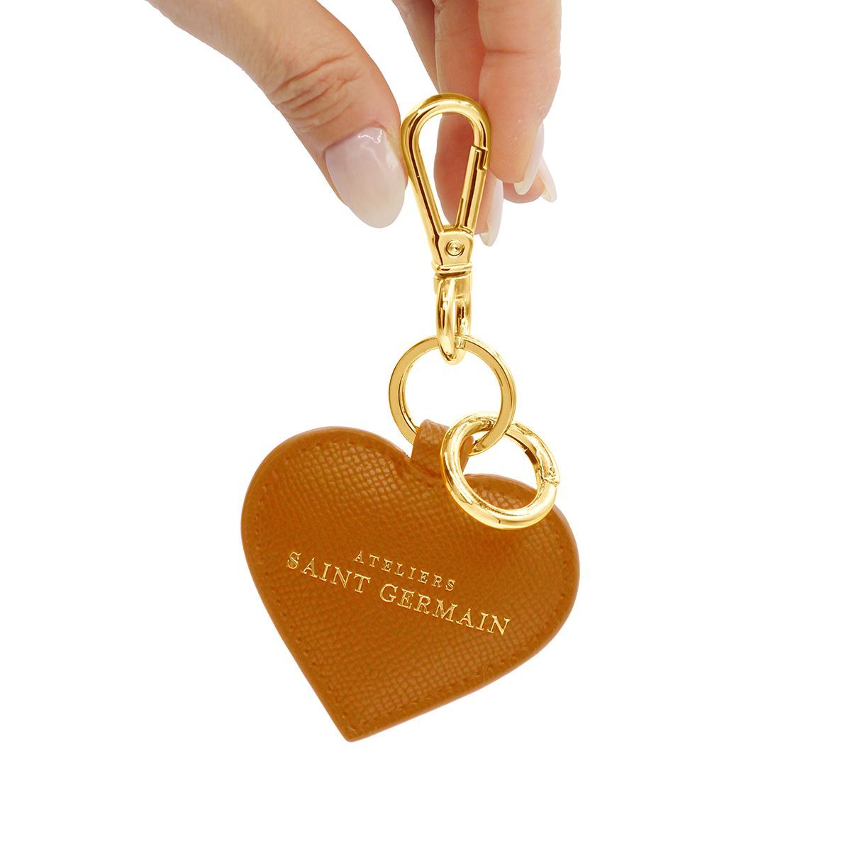 Herzförmiger Schlüsselanhänger mit goldener Hardware