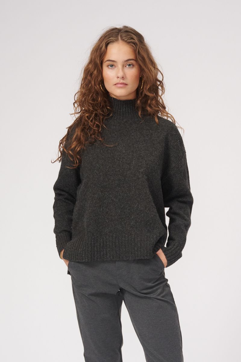 Übergroßer Strickpullover mit Rollkragen