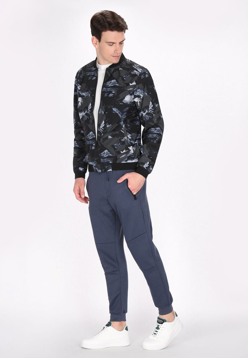 Bomberjacke mit abstraktem Print