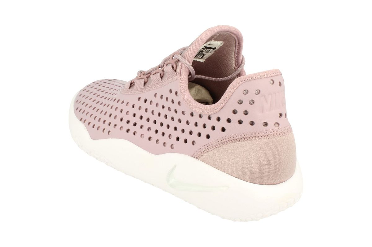 Perforierte Low-Top Lifestyle-Sneaker