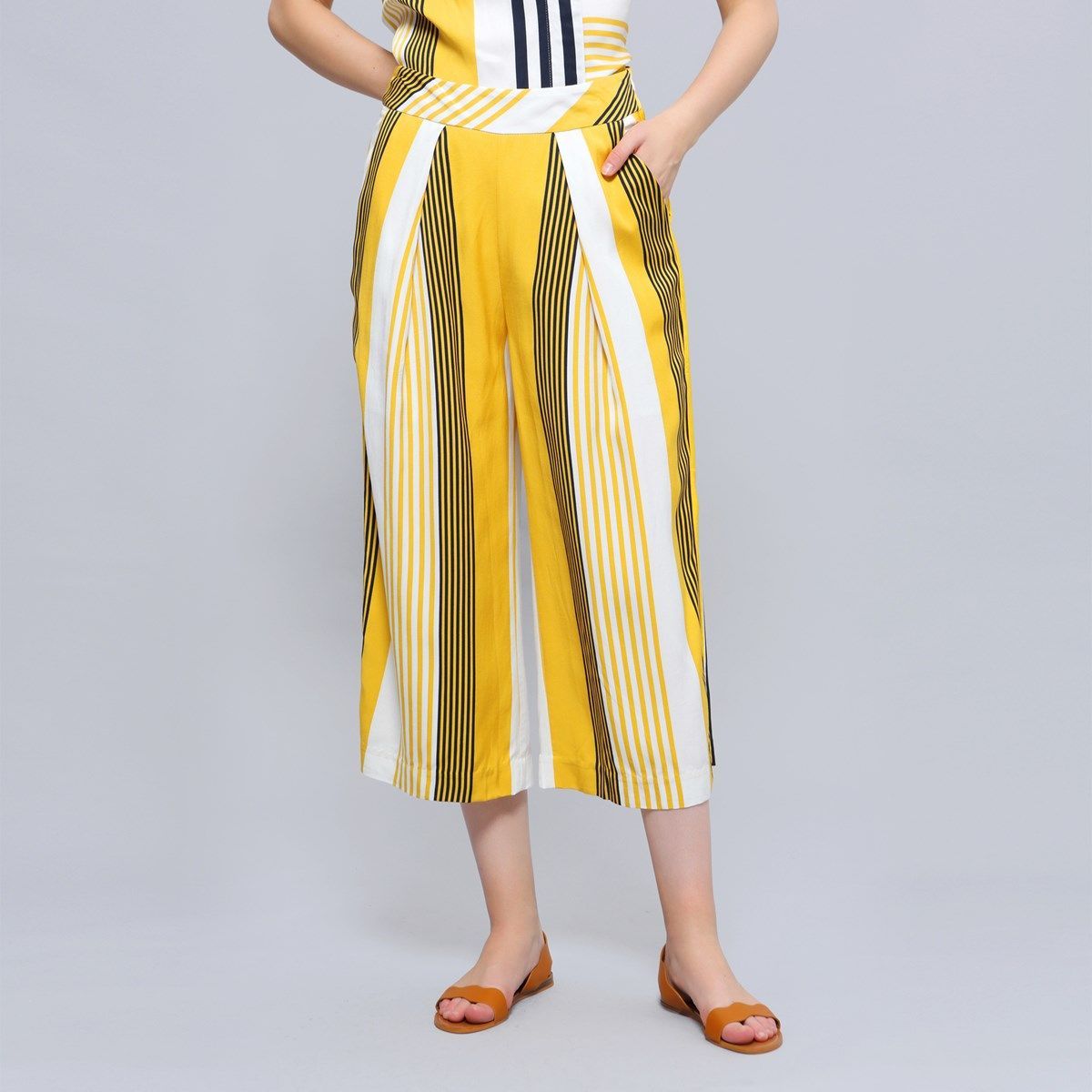 Gestreifte Culotte mit Faltenlegung