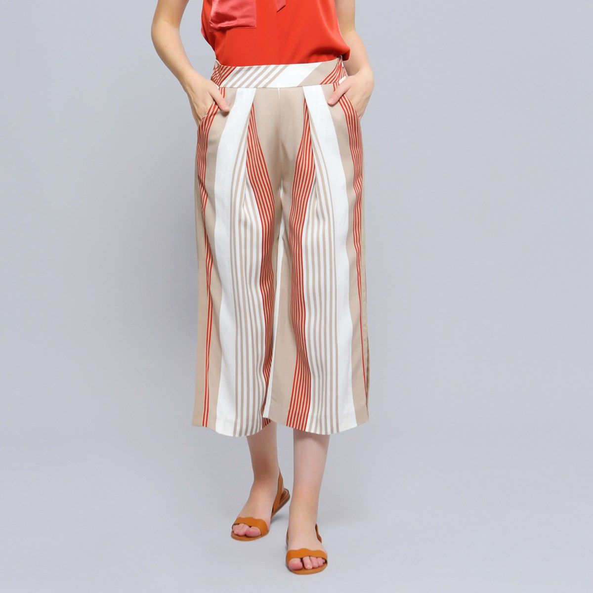 Gestreifte Culotte mit Faltenlegung