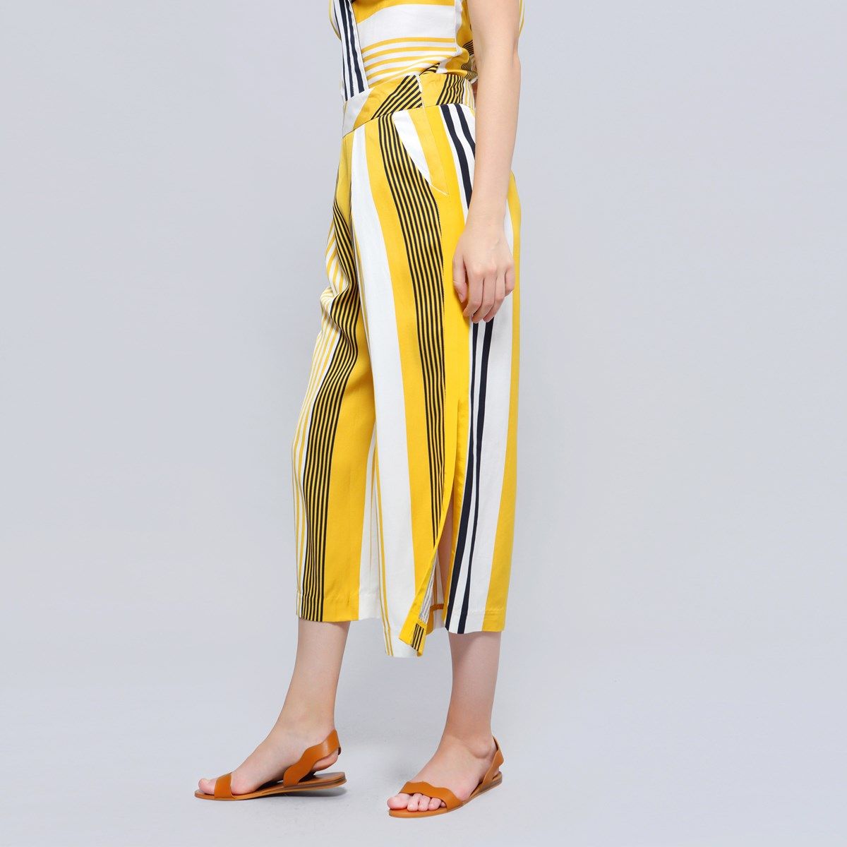 Gestreifte Culotte mit Faltenlegung