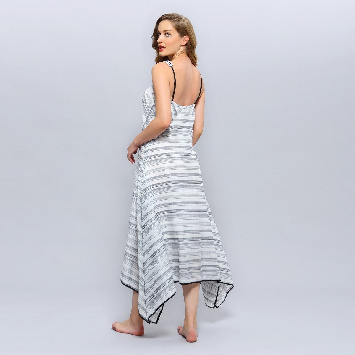 Gestreiftes Midikleid mit Zipfelsaum