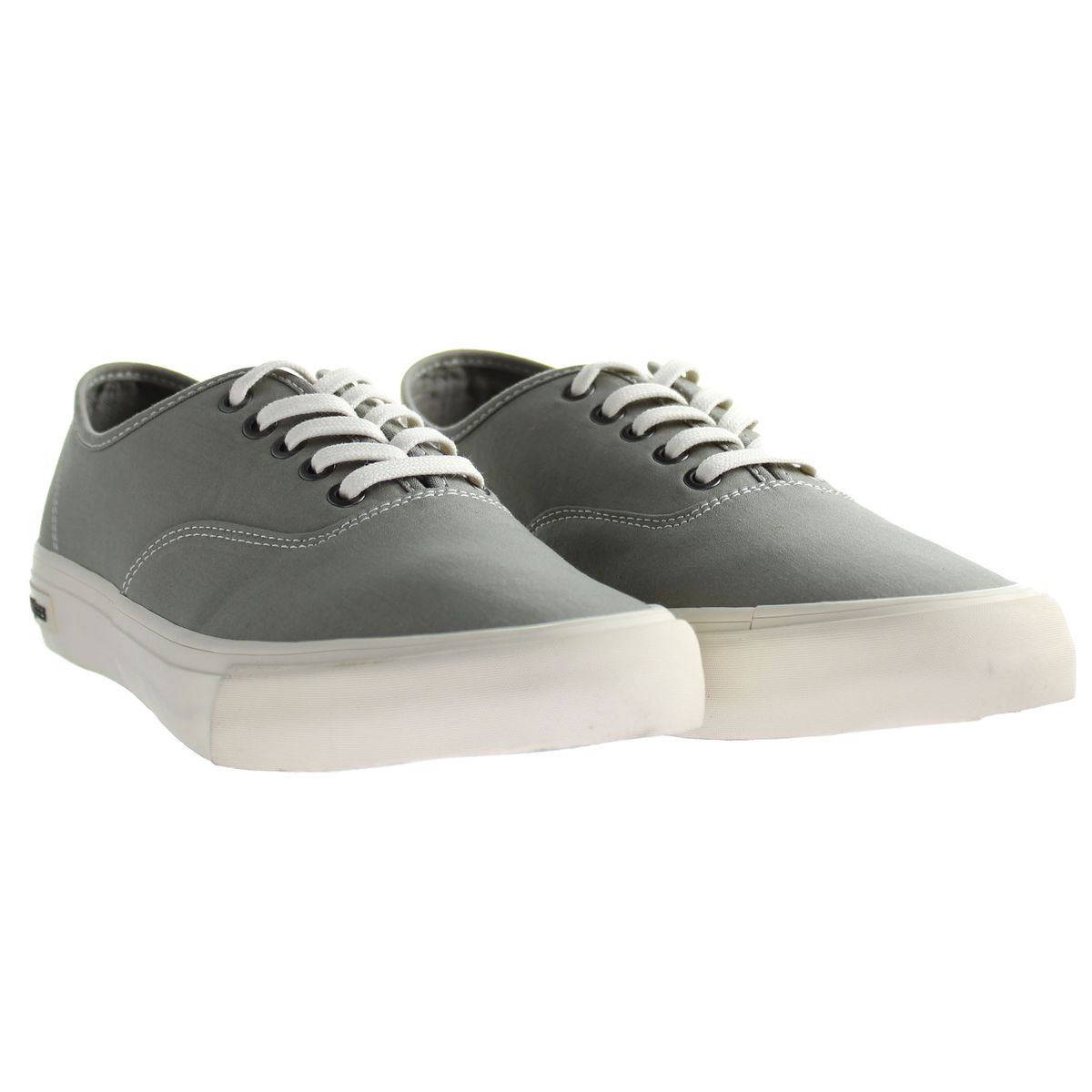 Klassische Canvas-Schnürsneaker