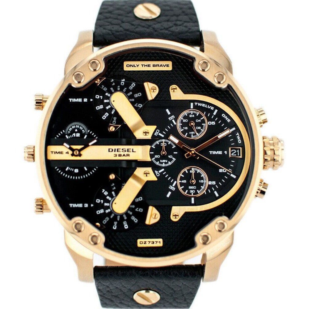 Übergroße goldfarbene Uhr mit schwarzem Lederarmband