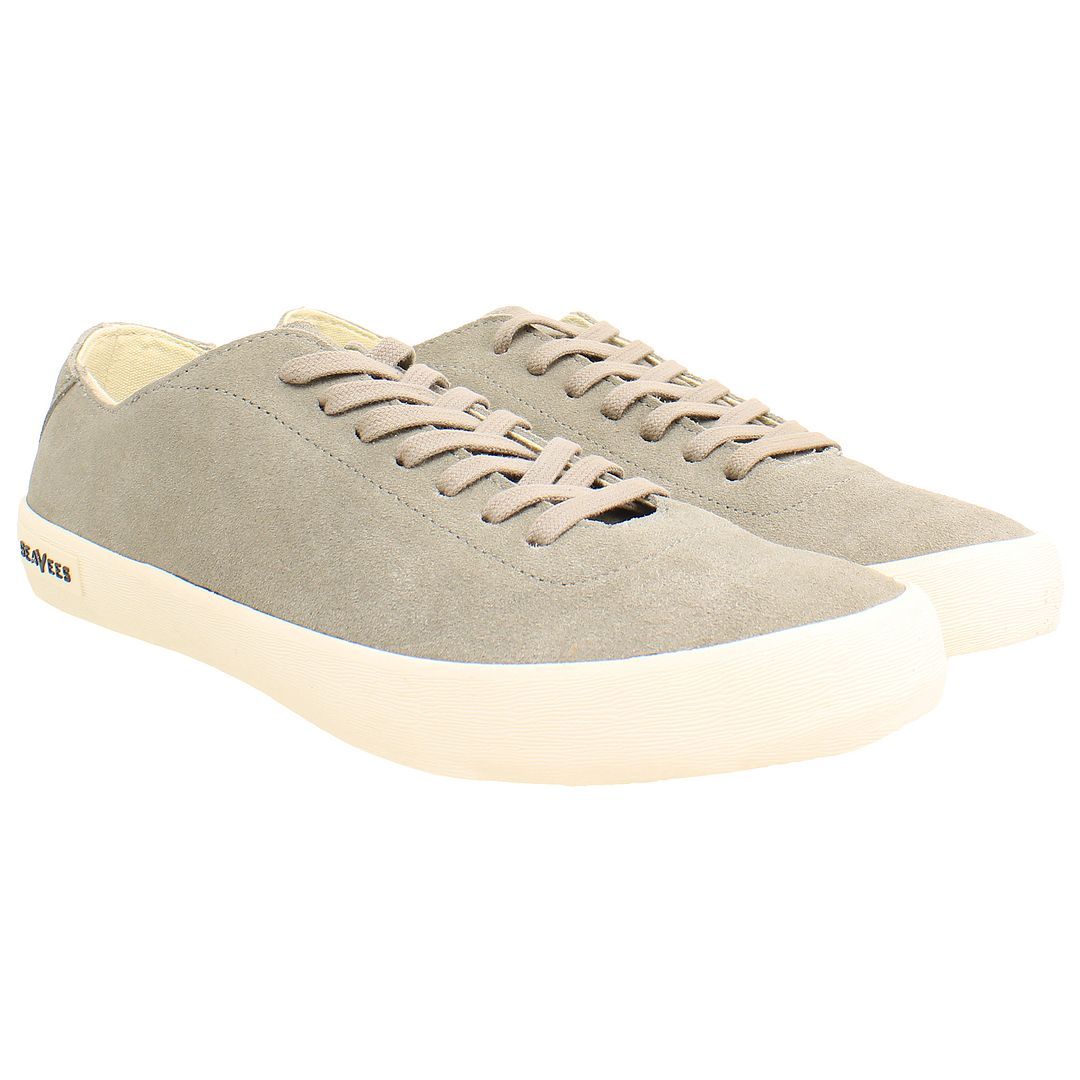 Flacher Wildleder-Sneaker im Court-Stil