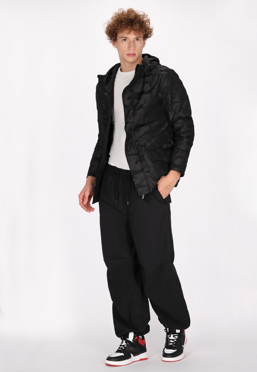 Kapuzen-Anorak mit Tonalem Camouflage-Muster