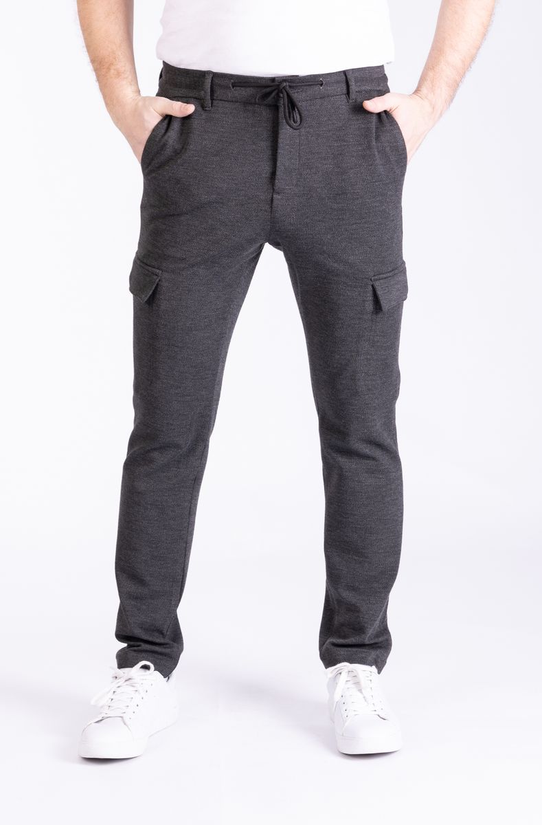 Schmal geschnittene Joggpants im Cargo-Stil
