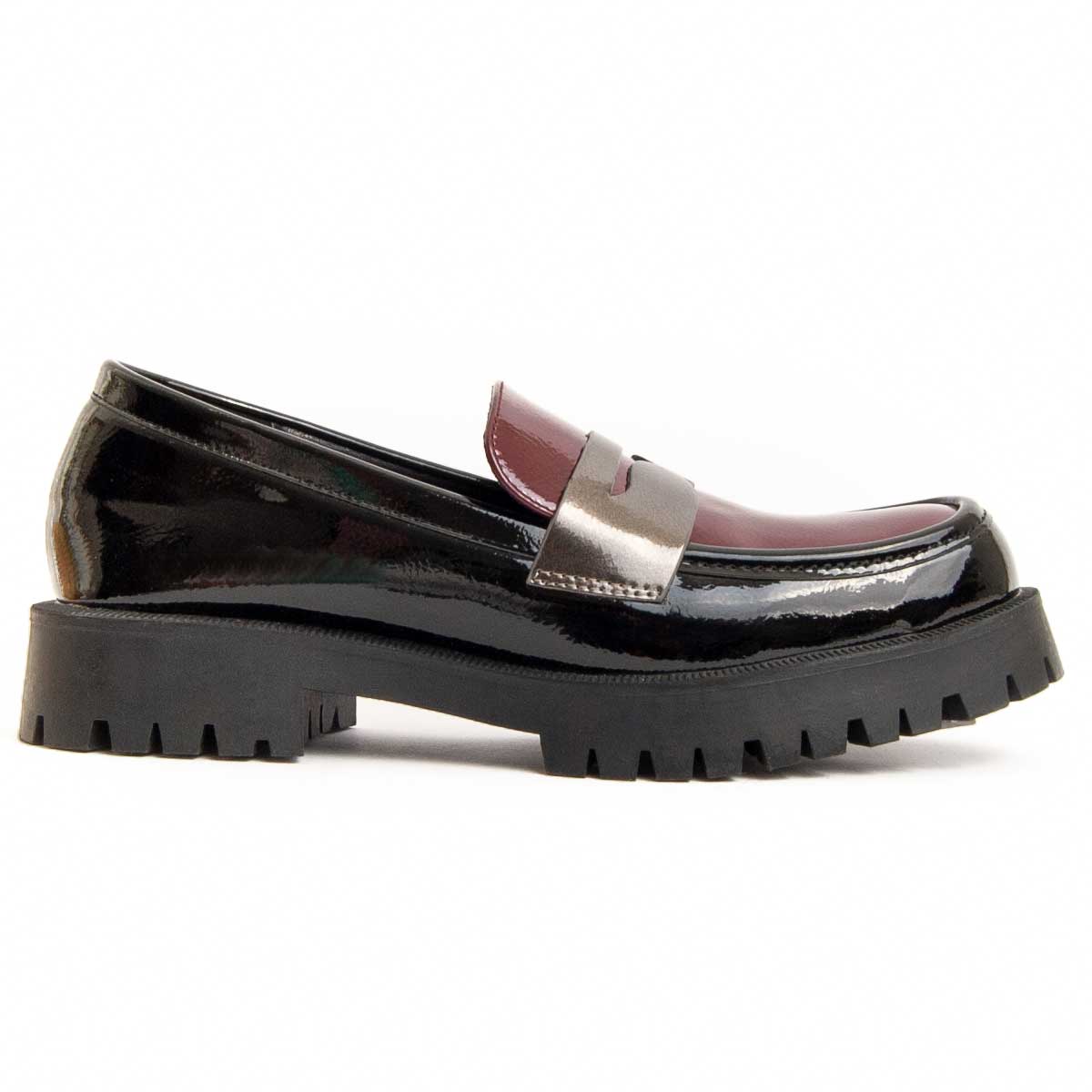 Klobiger Plateau-Loafer mit Lackfinish