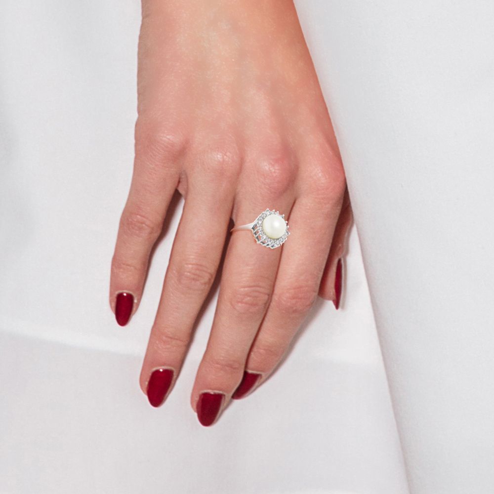 Eleganter Halo-Ring mit Süßwasserperle