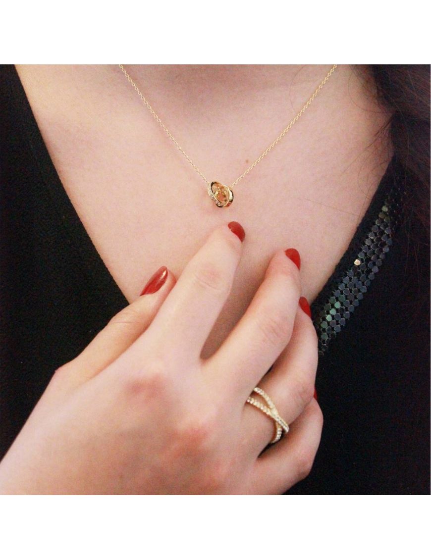 Halskette mit ineinandergreifenden Ringen