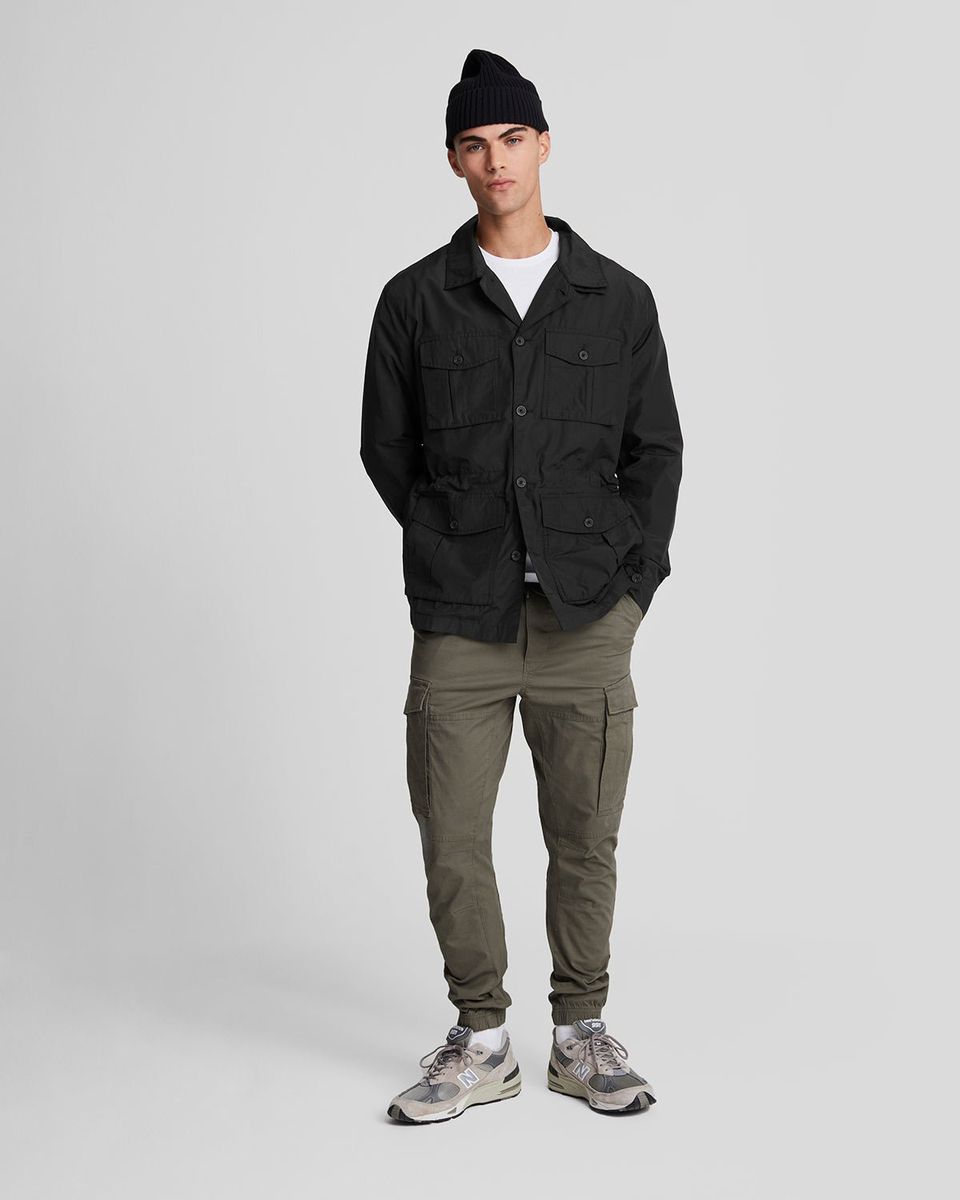 Klassische Feldjacke im Utility-Stil