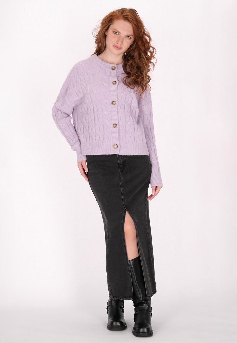Lange Strickjacke mit Zopfmuster