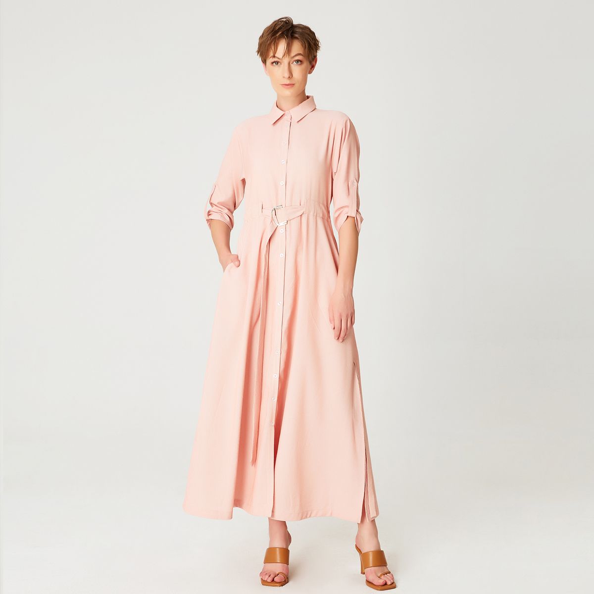Minimalistisches, langes Hemdkleid mit Gürtel