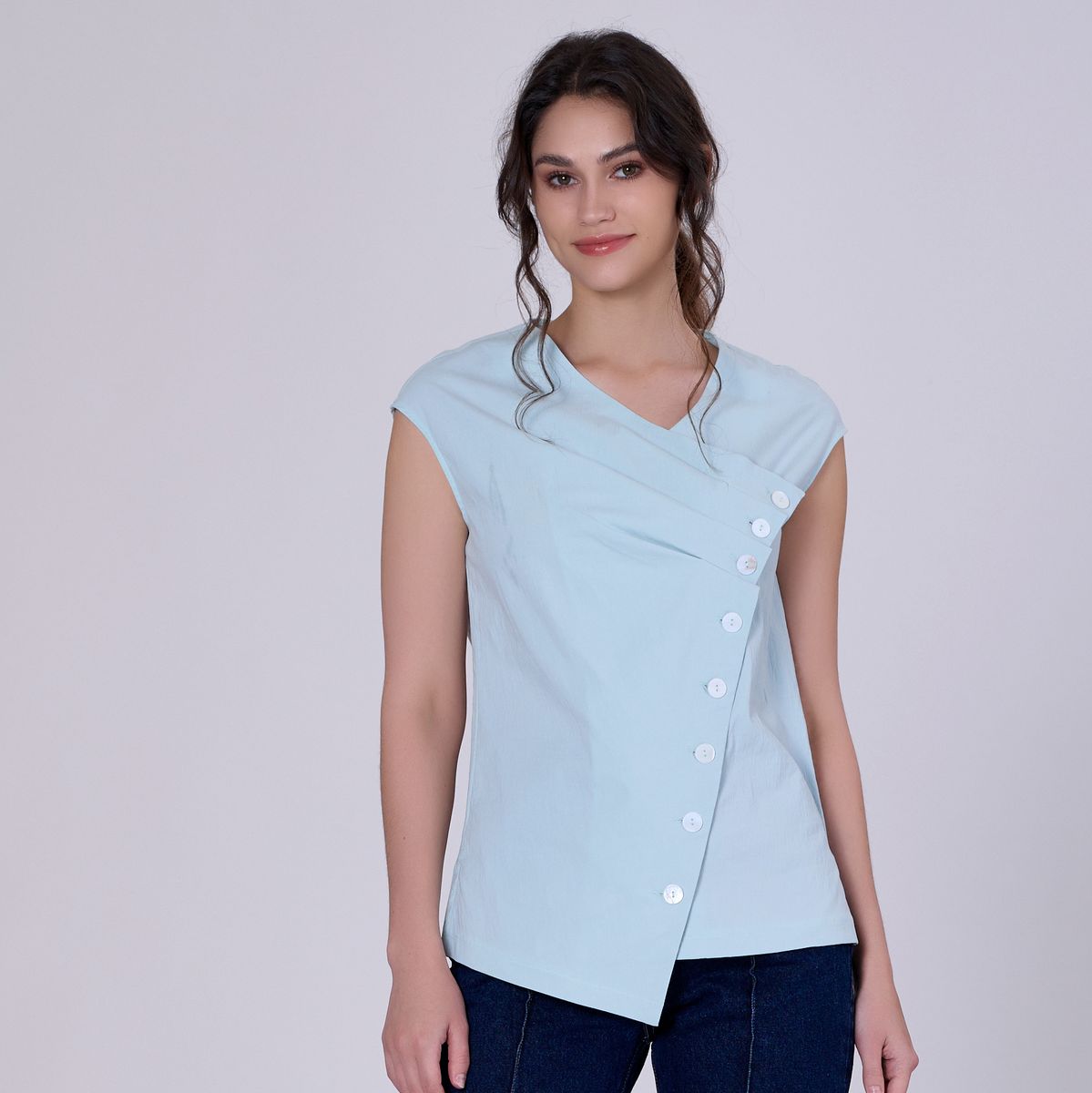 Asymmetrisches, zweireihiges, ärmelloses Top